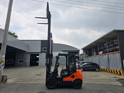 중고지게차 두산 2.5톤 3단마스트 2009년식 디젤지게차 15…