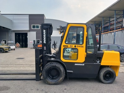 특A급 중고지게차 두산 4.5톤 더블 캐빈 자동발 2006년식