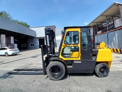 중고지게차 두산 4.5톤 더블 캐빈 자동발 디젤지게차 1250만…