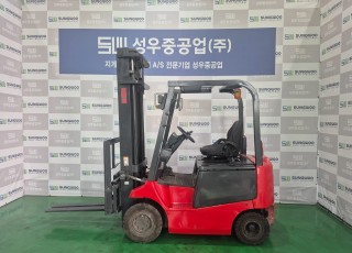 중고지게차 니찌유 2톤 2단4m 자동발 장착