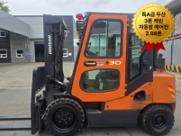 특A급 두산 3톤 17년식 캐빈 자동발 에어컨 디젤지게차 중…