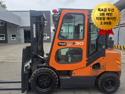 특A급 두산 3톤 17년식 캐빈 자동발 에어컨 디젤지게차 중고지…