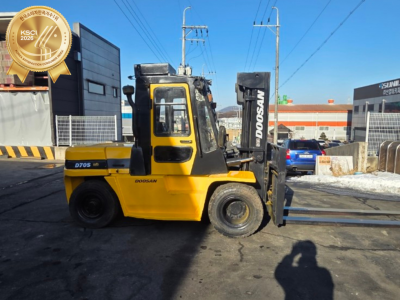 두산 7톤 중고지게차 / [D70S-3] / 02년식 / 순정D…