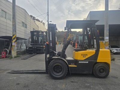 ※상태A급※ [두산] 02년식 3톤 디젤 지게차