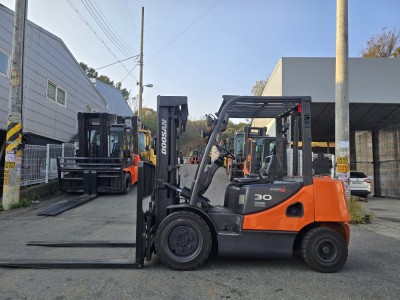 ◆A급중고◆ [두산 D30S-5] 3톤 3단 디젤 지게차