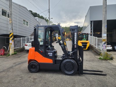 특A급 중고 [두산] 10년식 2.5톤 자동발 디젤 지게차