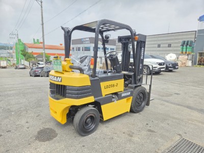 [두산] 96년식 2.5톤 3단 지게차