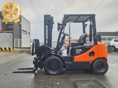 내구성 좋은 얀마엔진 탑재 [두산 D25S-5] 2.5톤 힌지드…