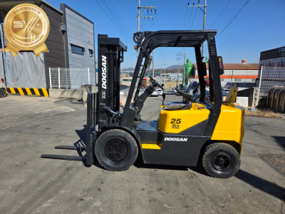 두산 2.5톤 중고지게차  [D25S-3] / 05년식 / G2…