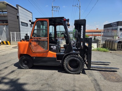 [2017년식] 특A 두산 4.5톤 3단 풀옵션 디젤 지게차