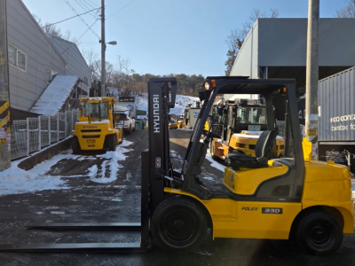 현대 3.3톤 중고지게차 / [33DE] / 사용시간짧음 구보다…