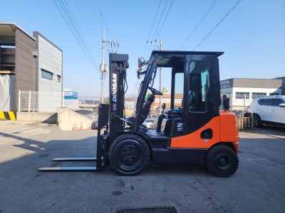 중고 [두산] 11년식 2.5톤 디젤 지게차