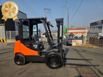 두산 2.5톤 중고지게차 / [D25S-5] / 07년식 / 더…