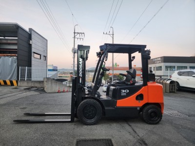 특A급 중고 [두산] 20년식 3톤 디젤 지게차