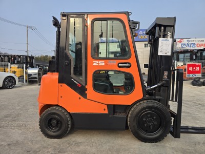 15년식 A급두산 중고지게차 2.5톤 캐빈  디젤지게차 1550…