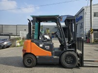 "새차처럼 관리된 "특A급 중고지게차 두산 2.5톤 3단마스…