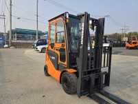 특A급 두산 2톤 전동지게차(20년식 캐빈 쉬프트 카운터) …