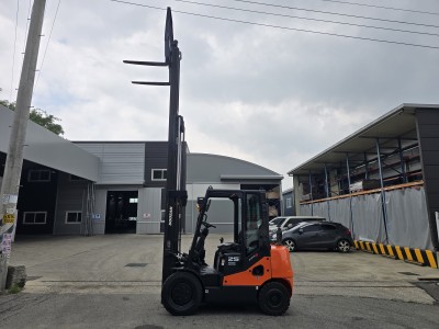 중고지게차 두산 2.5톤 3단마스트 2009년식 디젤지게차 15…