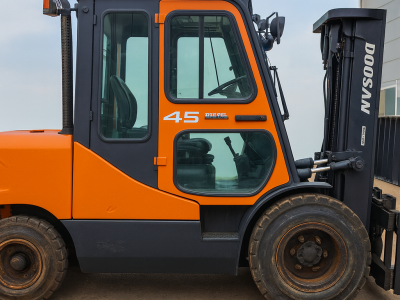 두산 4.5톤 지게차 판매합니다.
