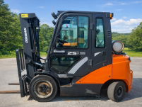 두산 2.5톤 가스지게차 판매합니다 (2021년식)