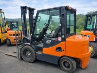 두산 3톤 지게차 / 2015년식 / 자동발 / 1,580만…