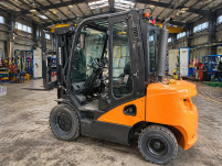 두산 3톤 지게차 / 3단 마스트 / 자동발(편개식) / 캐…