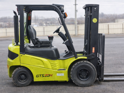 클라크 2톤 지게차 / 2022년식 / 자동발