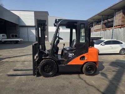 A급 중고지게차 두산 3톤 16년식 자동발 디젤지게차 1850만…