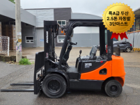 특A급 중고지게차 두산 2.5톤 3단마스트 더블타이어 자동발…