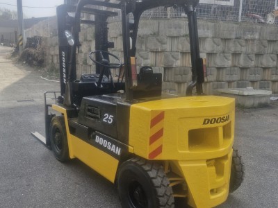 두산2.5톤 중고지게차 팝니다