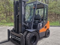 두산3.3톤 중고지게차 3단마스트 자동발장착