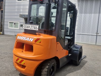 두산3.3톤 빨갱이 중고지게차 3단마스트 자동발장착