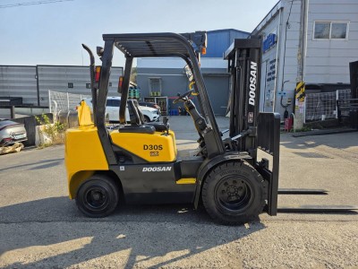 저렴한 중고지게차 두산 3톤 노랭이 더블타이어 디젤지게차