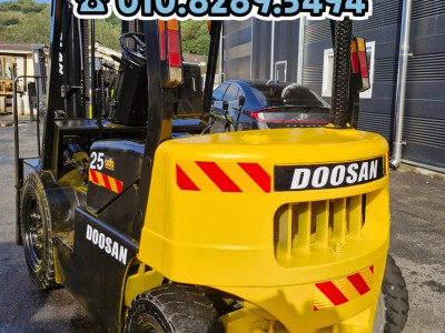 두산 2.5톤 디젤지게차 3단마스타