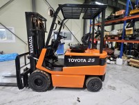 중고지게차 토요타2.5톤 사이드쉬프트 전동지게차