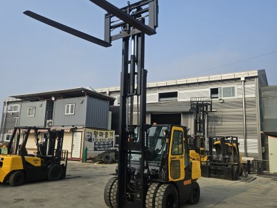 중고지게차 두산4.5톤 3단마스트 자동발 디젤지게차