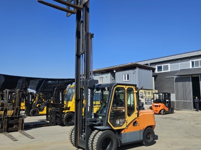 중고지게차 두산5톤 3단마스트 풀옵션 디젤지게차