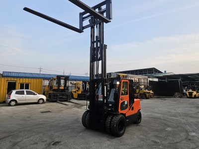 중고지게차 두산4.5톤 자동발 3단마스트 디젤지게차