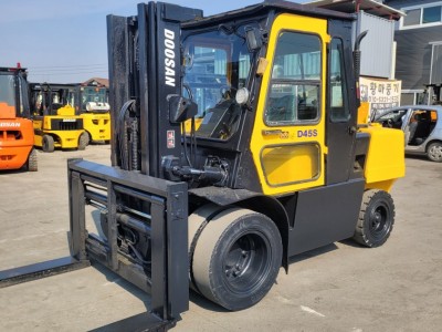 중고지게차 두산4.5톤 자동발 3단마스트 디젤지게차