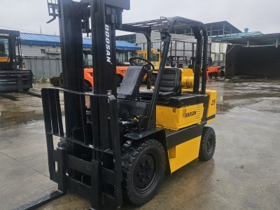 중고지게차 두산2.5톤 디젤지게차