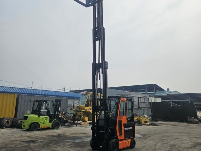 중고지게차 토요타2.5톤 4단마스트 자동발 전동지게차