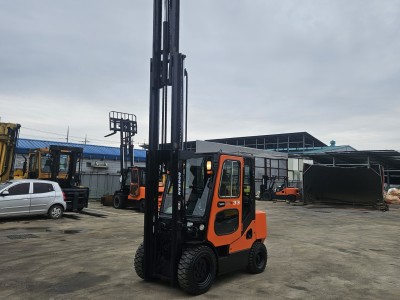 중고지게차 두산3.3톤 자동발 3단마스트 디젤지게차