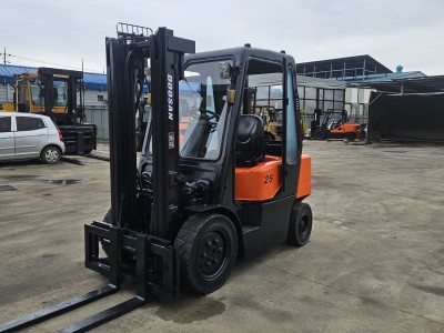 중고지게차 두산2.5톤 사이드쉬프트 디젤지게차