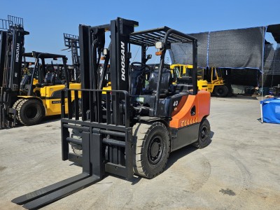 중고지게차 15년식 두산4톤 자동발 디젤지게차