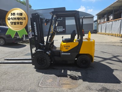 두산 3톤 디젤지게차 D30S-3 더블타이어 / 1050만원 싸…