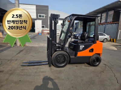 두산 2.5톤 D25S-7 13년식 반캐빈 상태 좋은 지게차 1…