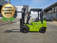 클라크 2톤 지게차 2012년식 얀마엔진, 습식브레이크 장착…