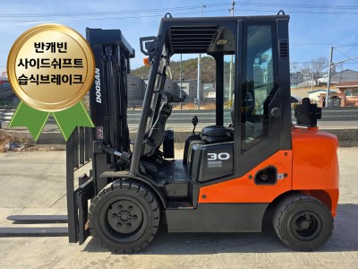 저렴한 두산 D30S-7 3톤 디젤지게차 사이드쉬프트 통타이어 …