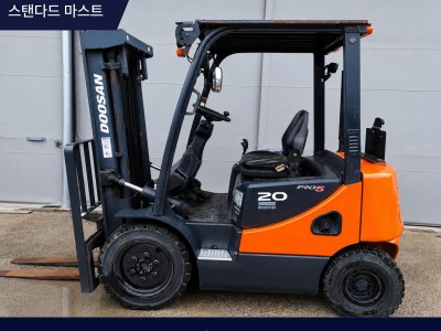 중고 두산 2톤 디젤 지게차 · 2015년식
