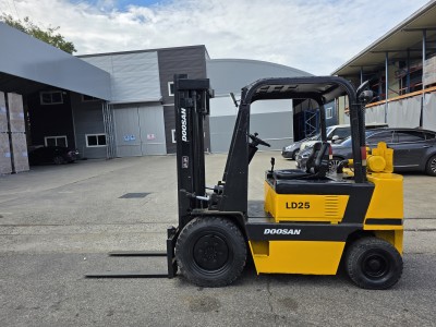 두산 2.5톤 디젤중고지게차@@@ 특AAA급@@@